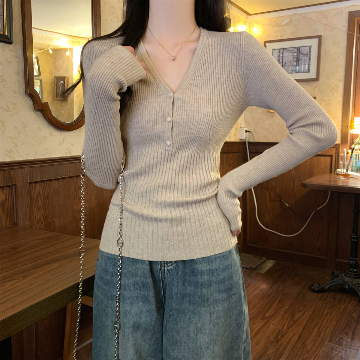 Waist-Tight V-Neck Long-Sleeved Sweater