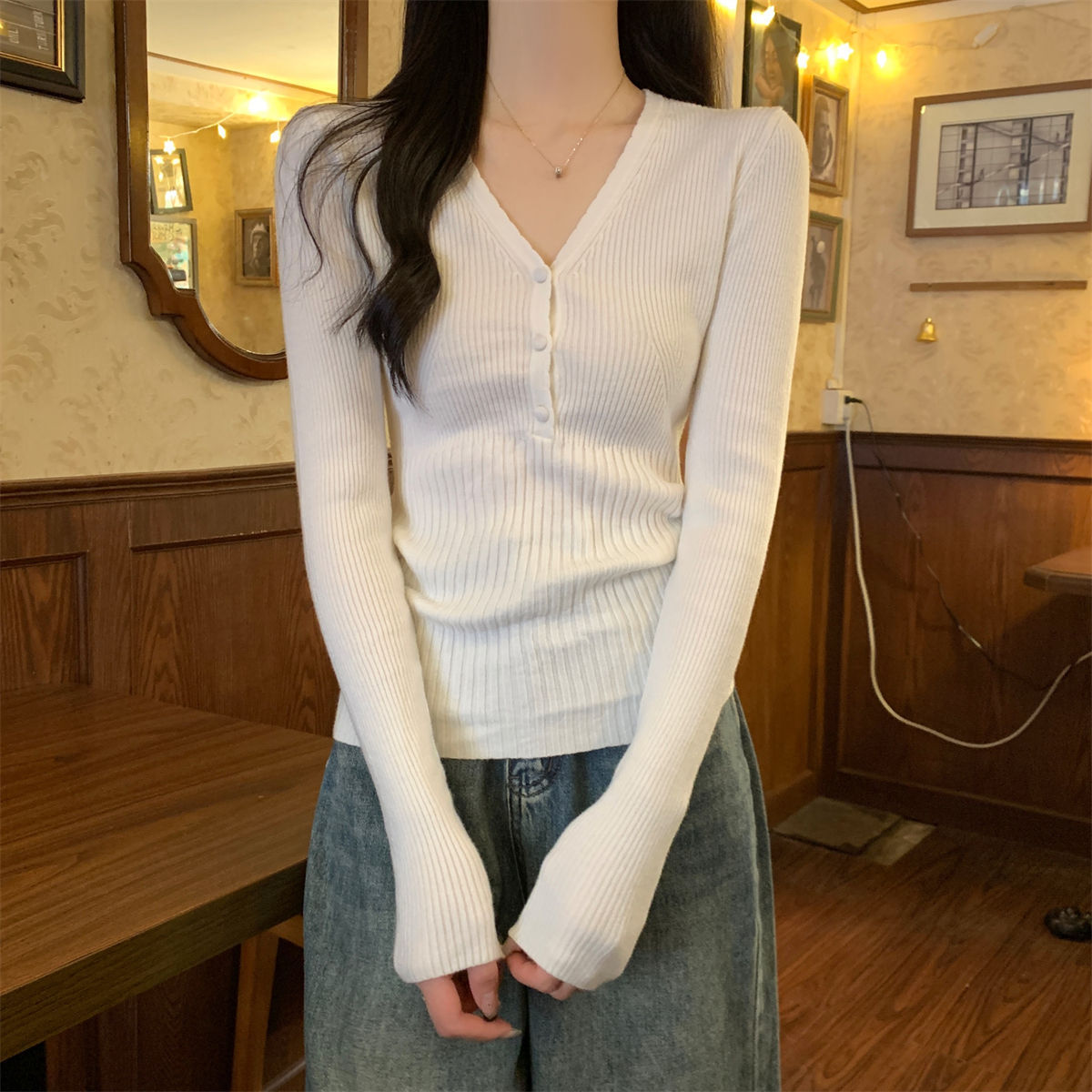 Waist-Tight V-Neck Long-Sleeved Sweater