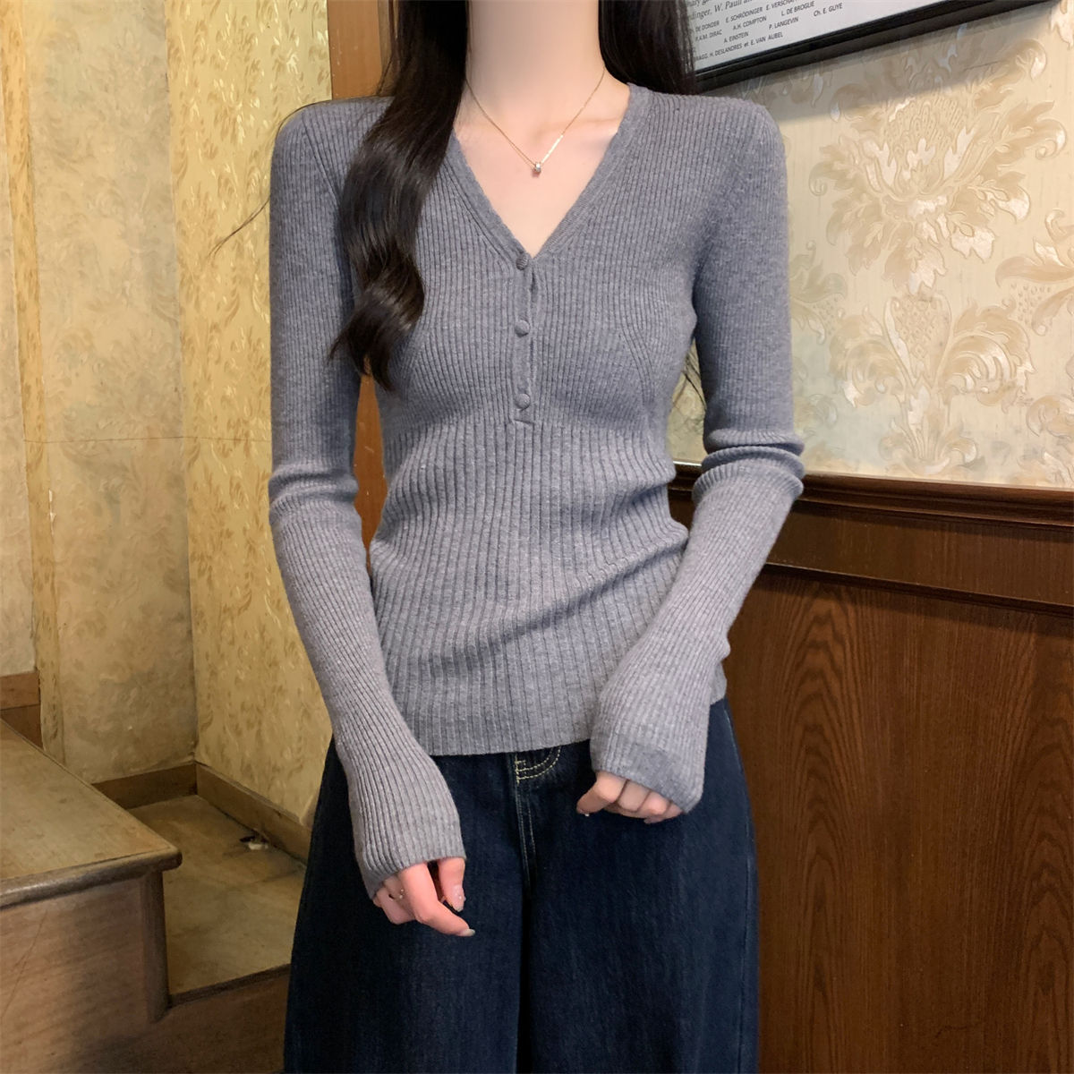 Waist-Tight V-Neck Long-Sleeved Sweater